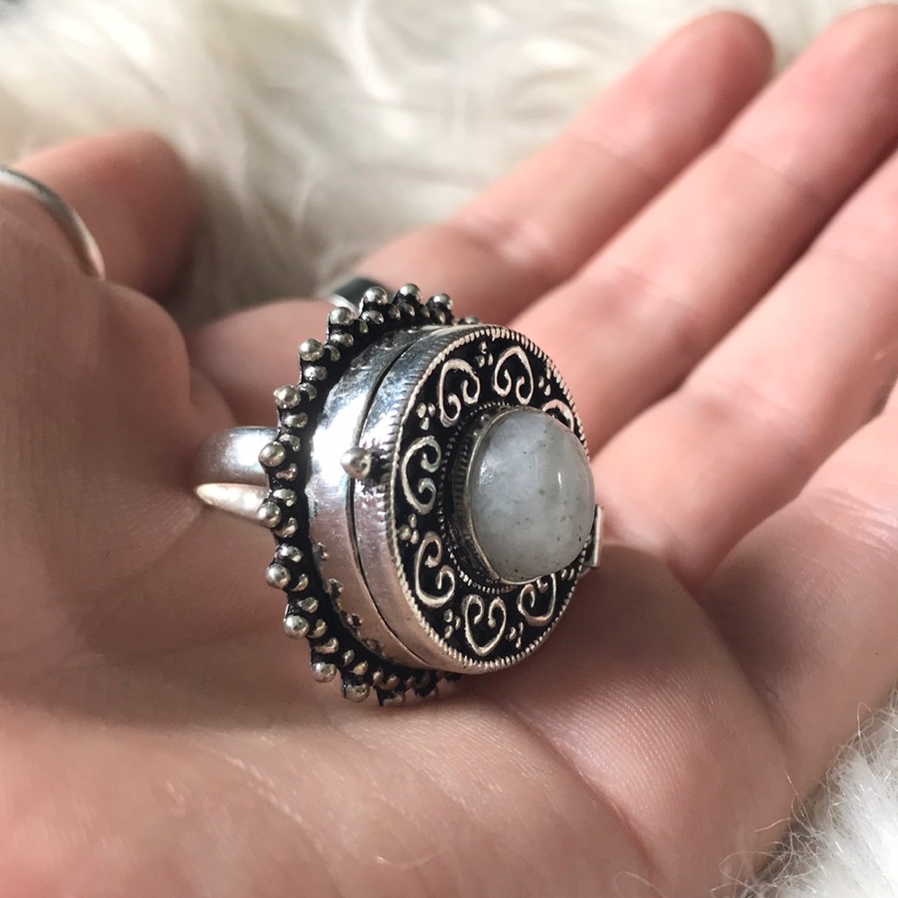Poison / Pill Box Stash Locket Ring - Picture 3 of 8